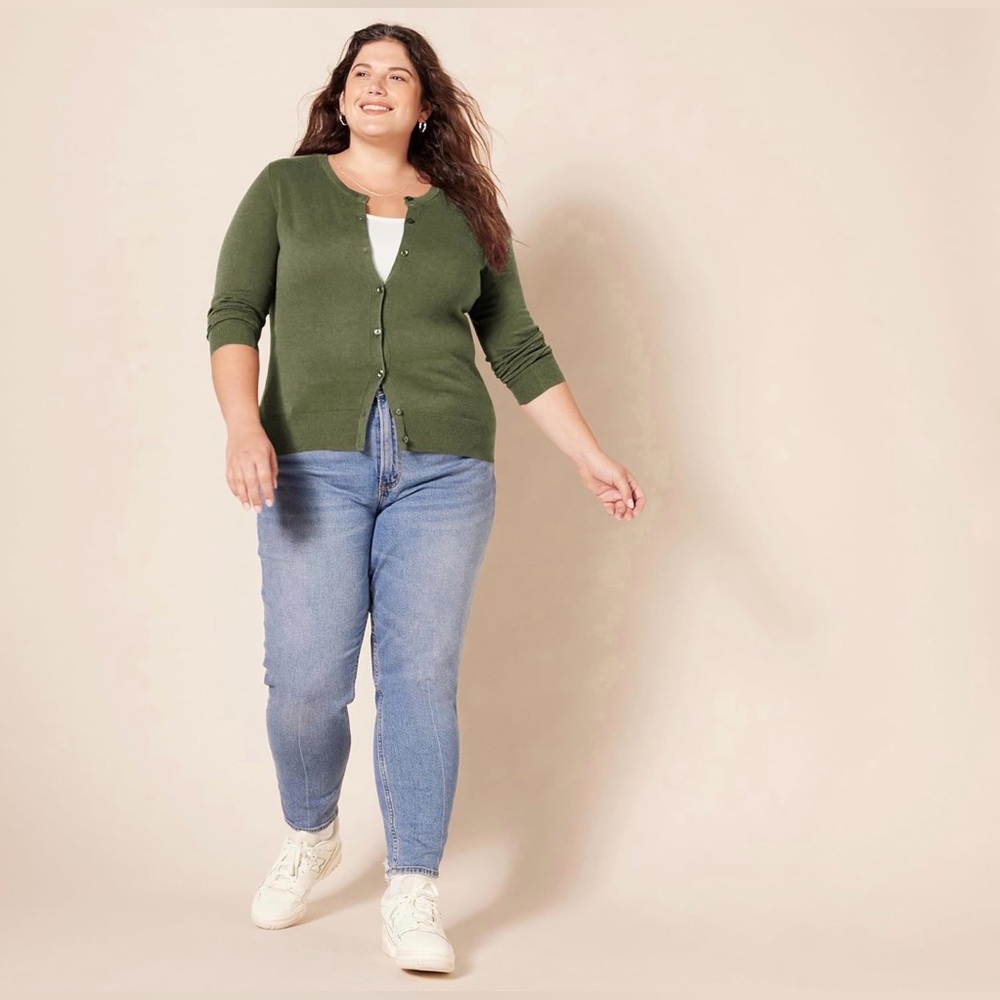 Amazing Essential Olive Button-Up Cardigan - Picture 6 of 7